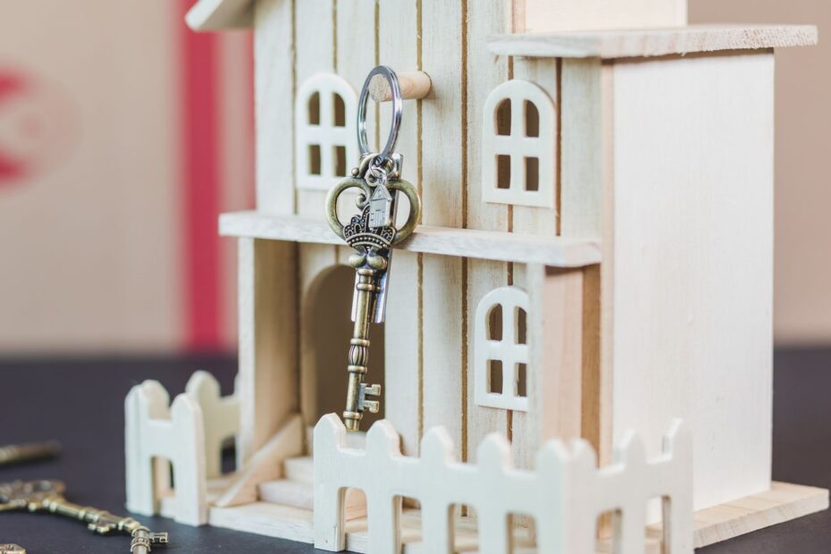 Llave de casa simbolizando sucesión inmobiliaria